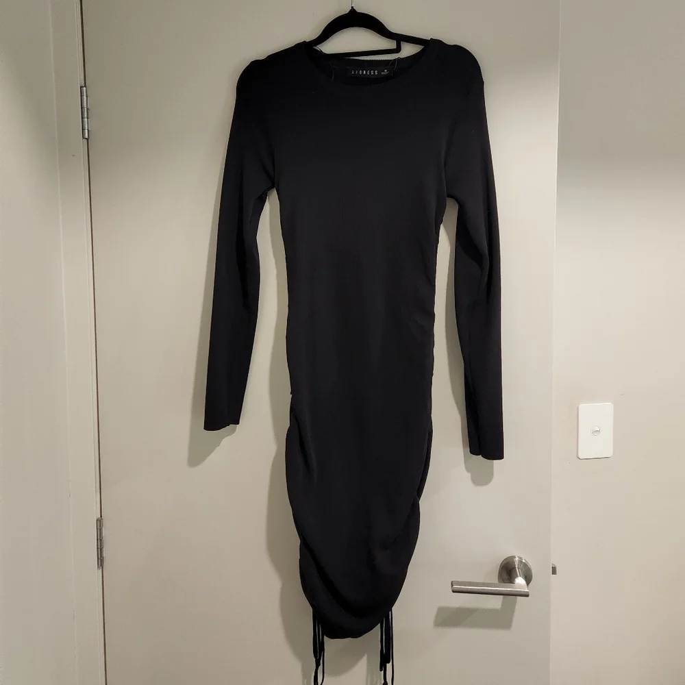 Long-sleeved lioness dress - Picture 3 of 5